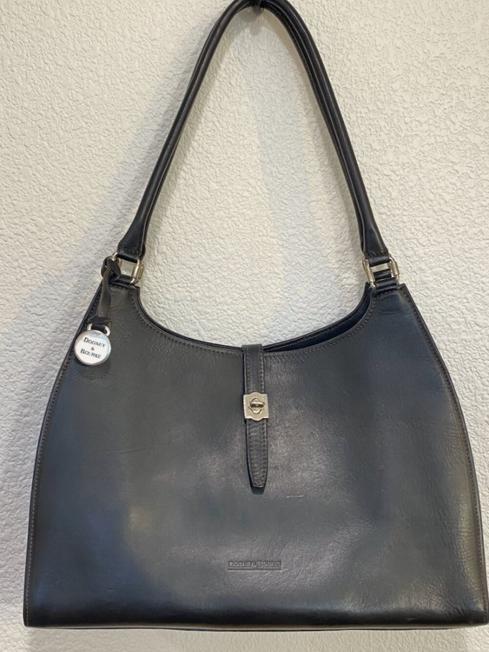 Vintage Dooney & Bourke Made In Italy Black Leather Hobo Shoulder Bag Turn lock - Picture 2 of 14
